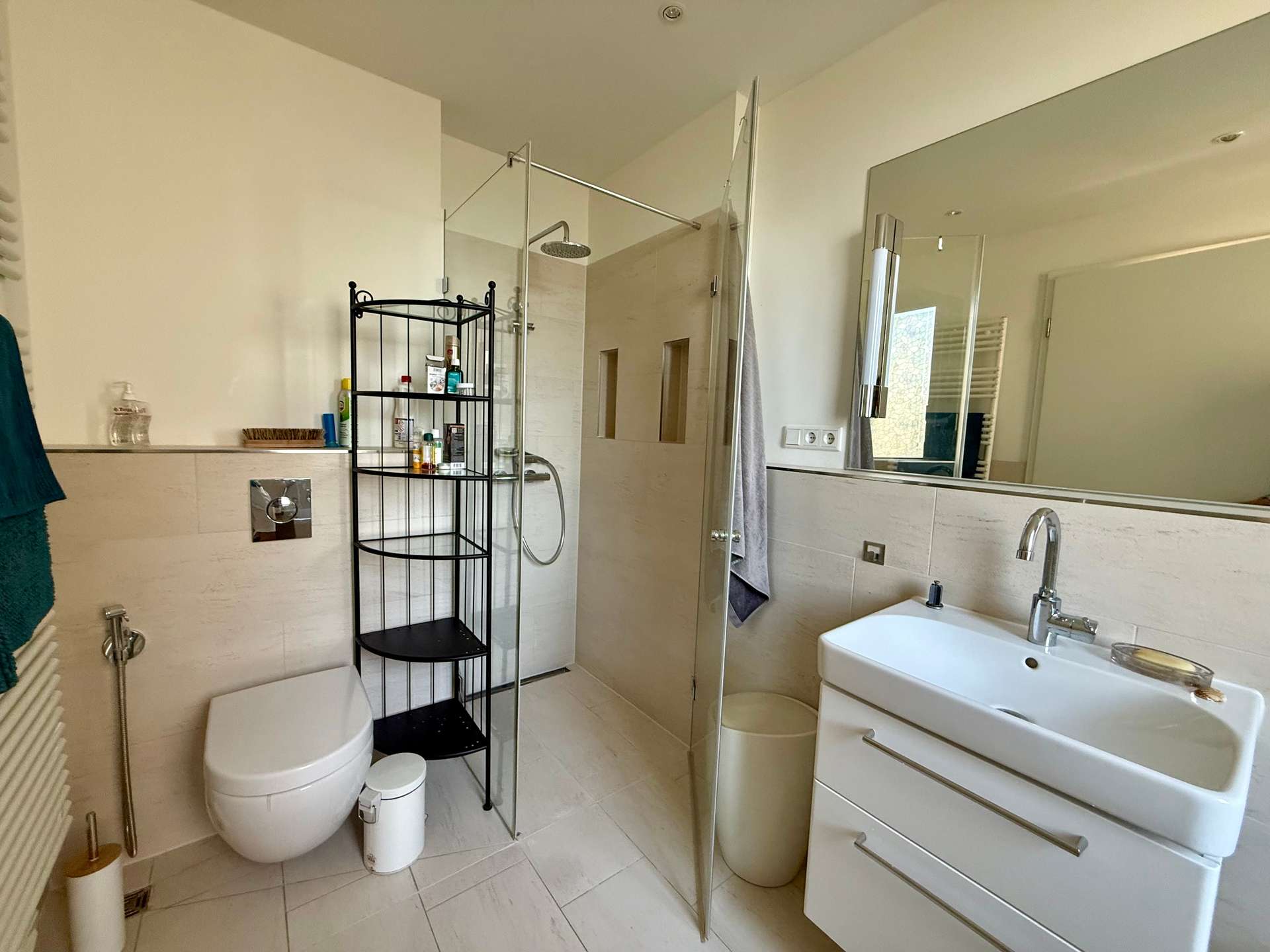 Exklusive 3-Zimmer-Neubauwohnung mit zwei Terrassen und Tiefgaragenstellplatz – Berlin