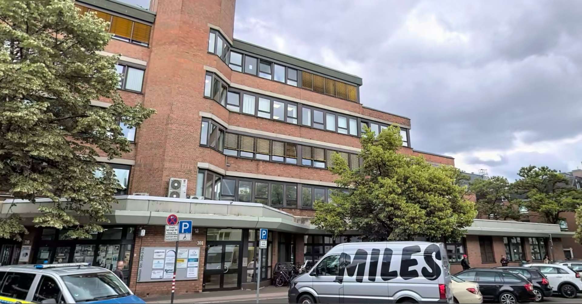 Büro-und- Geschäftshaus mit starkem Bonität – Köln