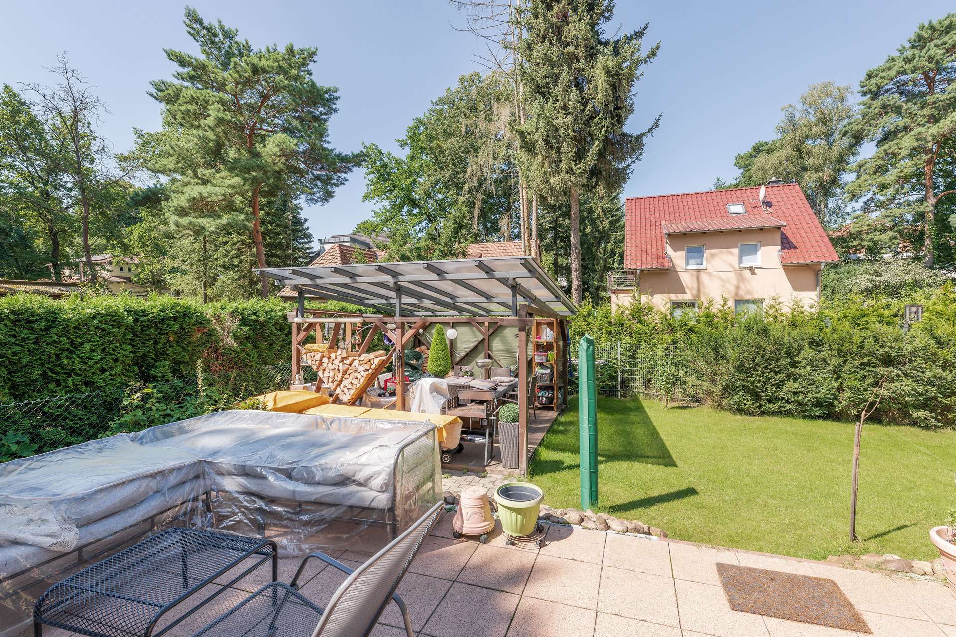 Modernes EFH mit Wärmepumpe, Fußbodenheizung und Kamin – Kleinmachnow