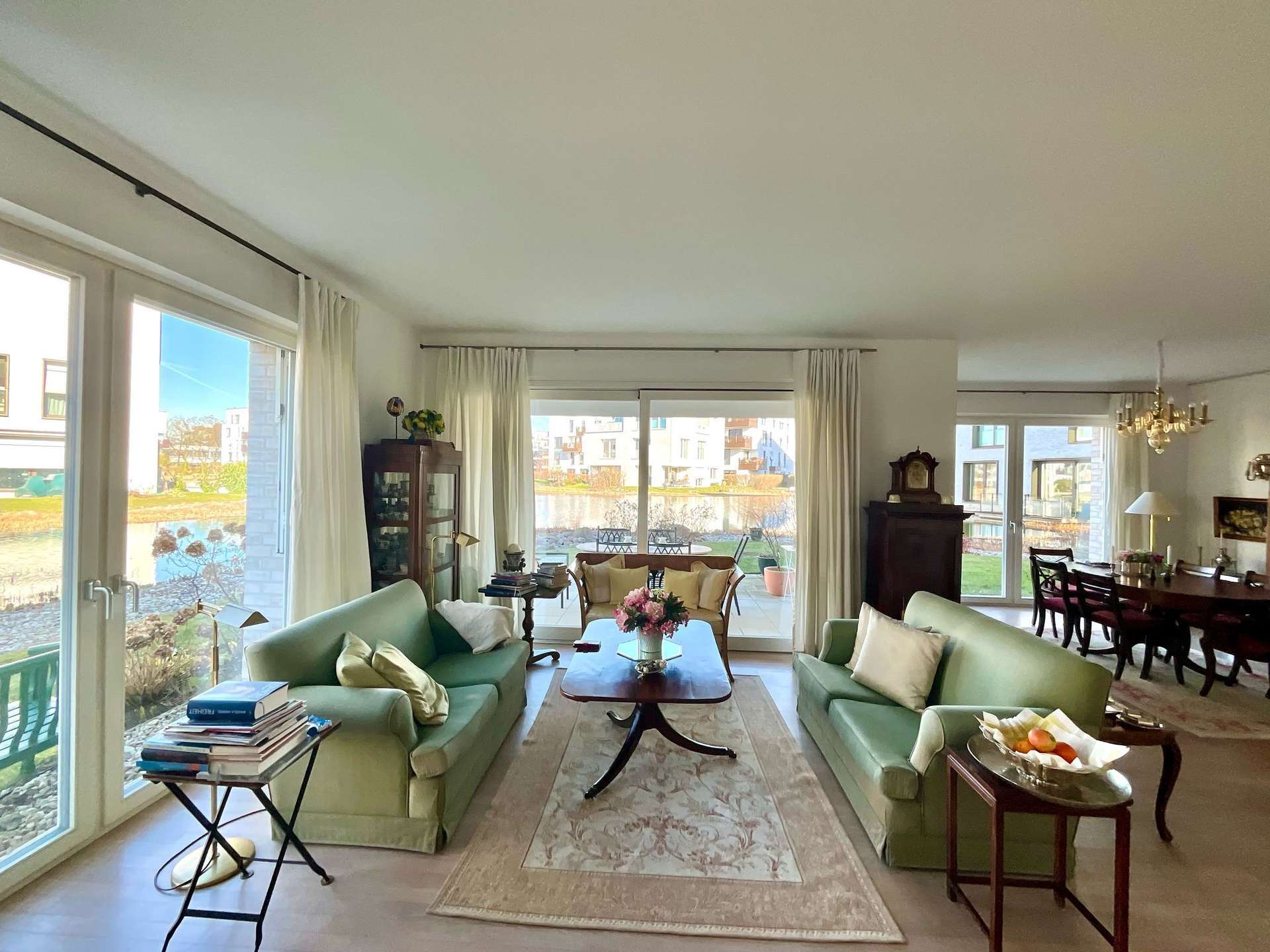GELEGENHEIT: Exklusive Twin-Villa mit TG-Platz direkt am See im begehrten 5-Morgen – Berlin