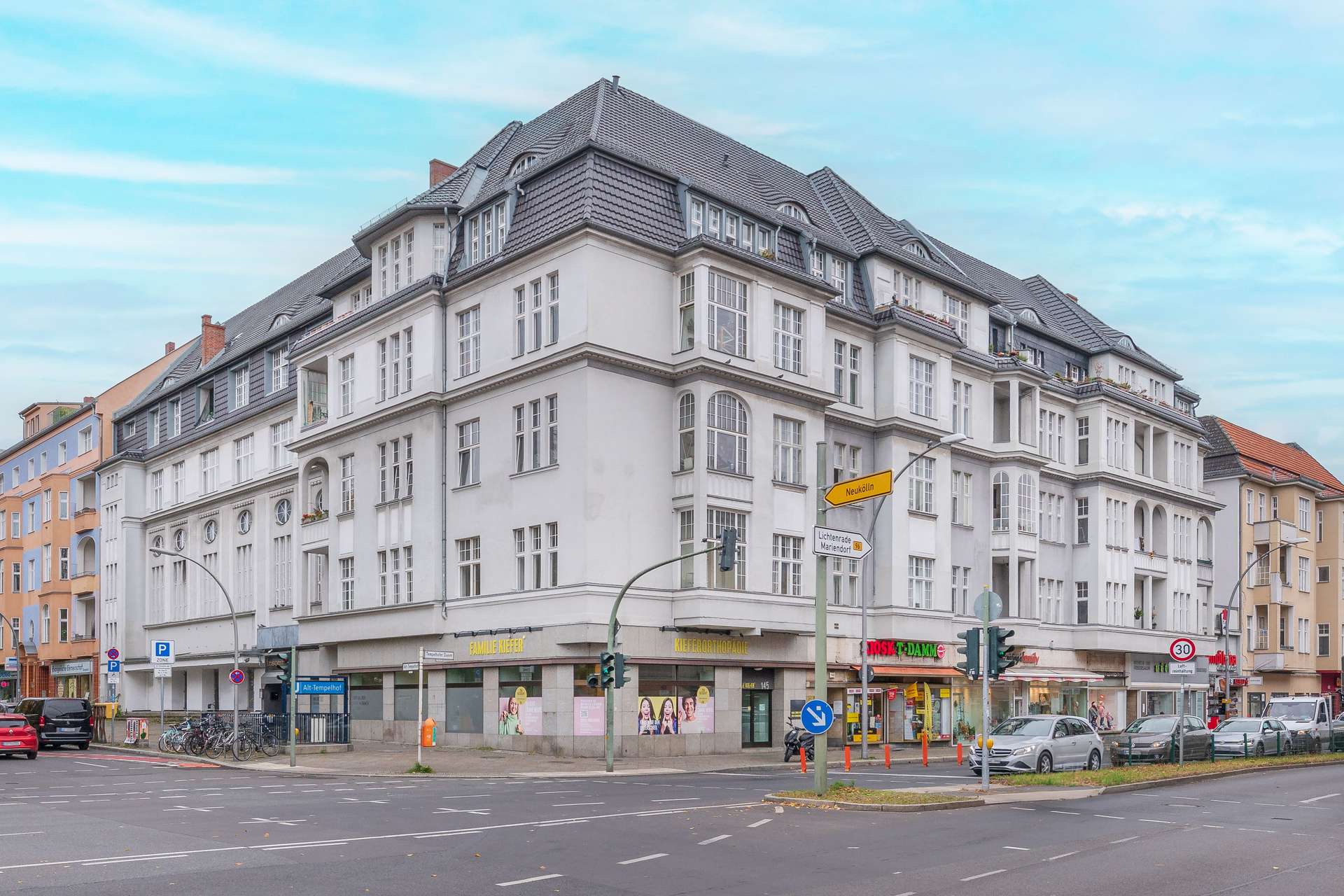 Wohn und Geschäftshaus mitten in der Stadt mit Entwicklungspotenzial – Berlin