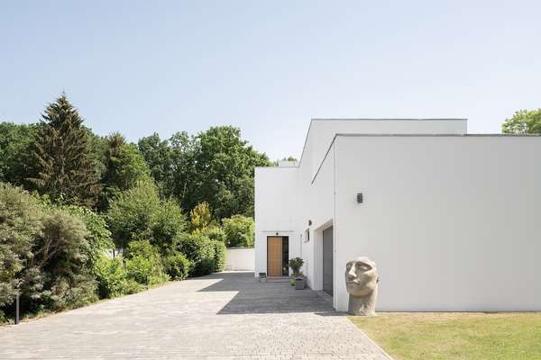 Exklusives EFH in Brieselang mit Pool & Sauna nahe dem Nymphensee