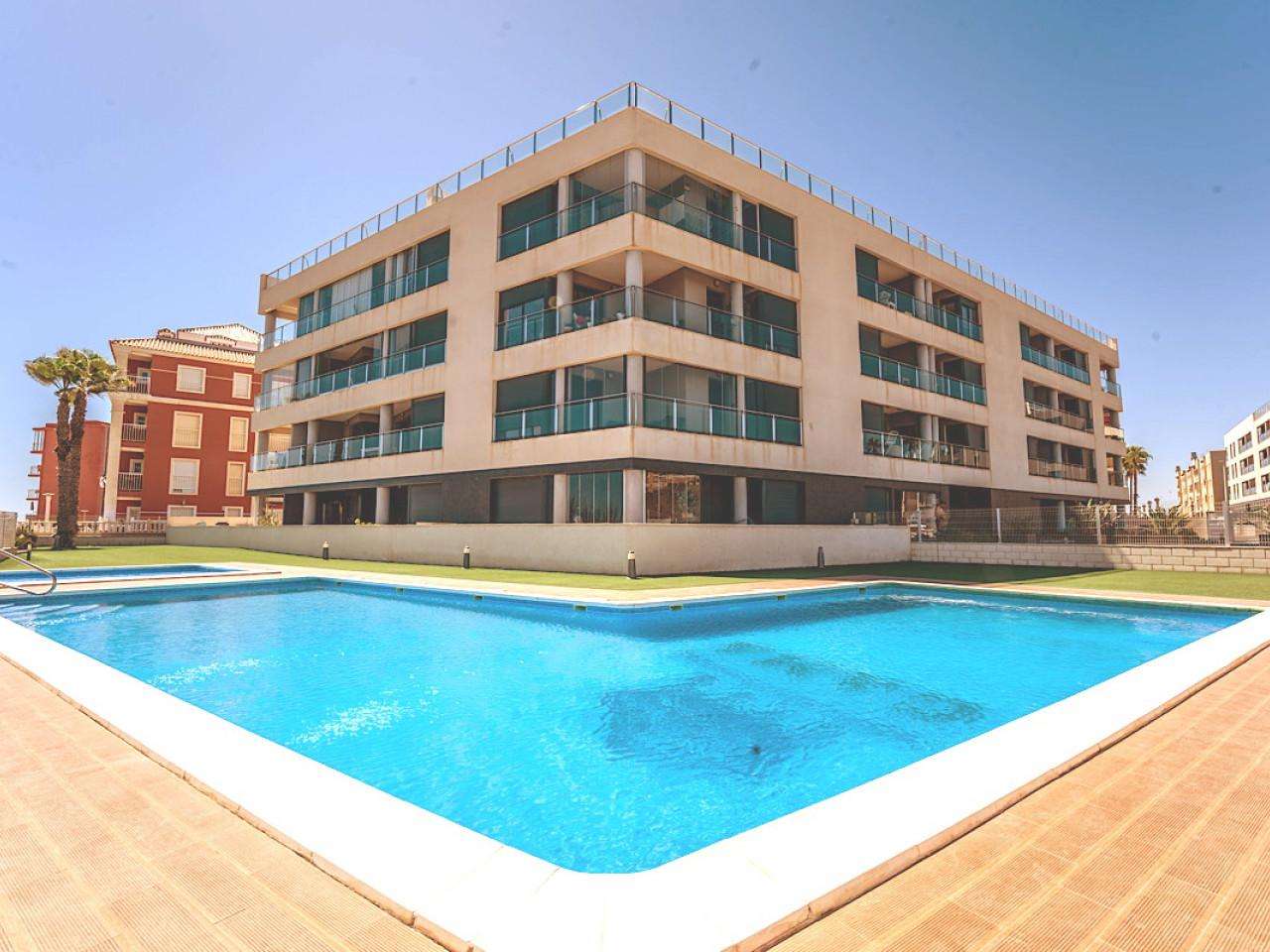 Etagenwohnung mit 2 Schlafzimmern und 2 Badezimmern in Torrevieja| Ref: MA-17998-rev – Torrevieja