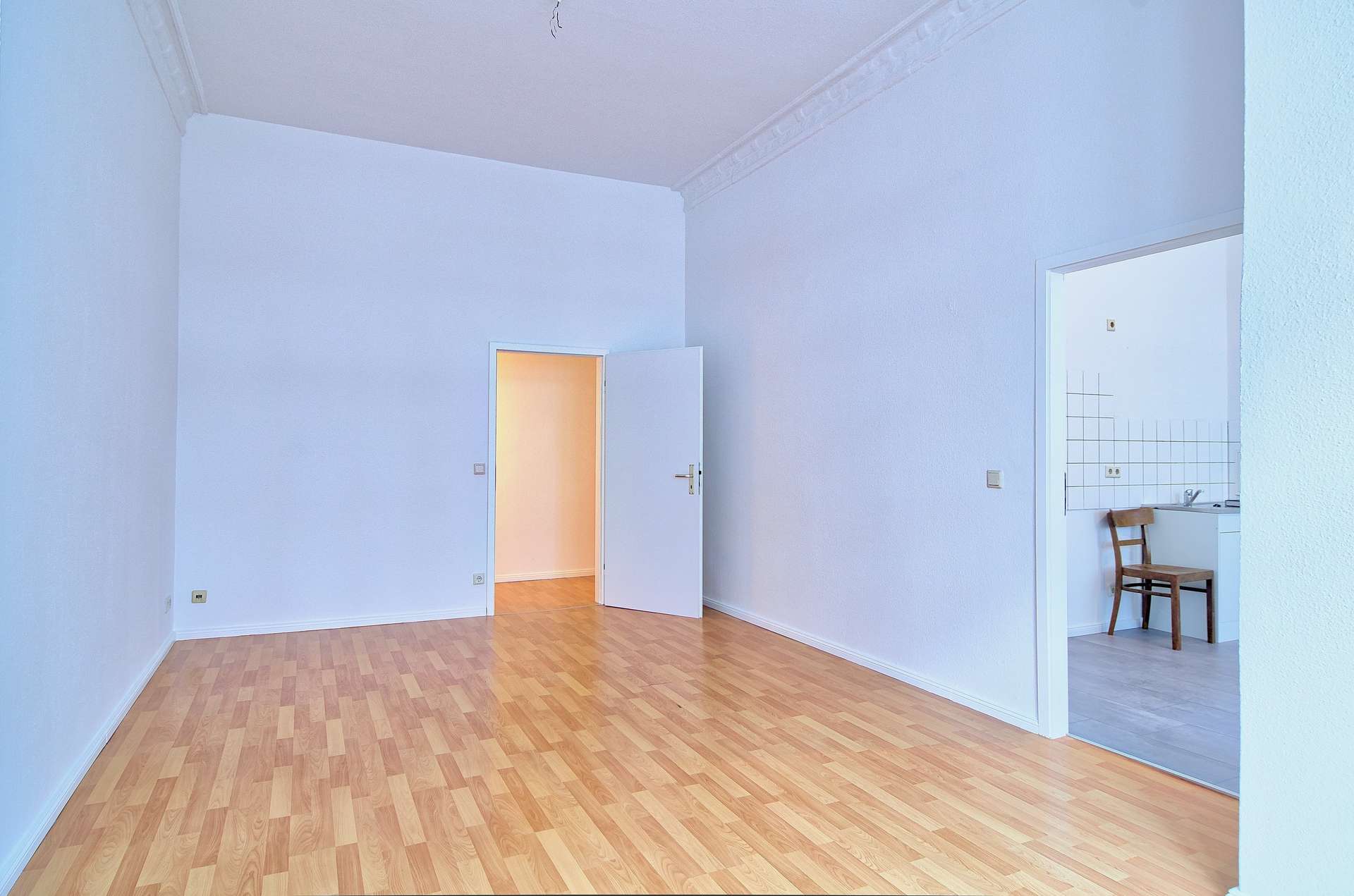 Helle 1-Zimmer-Wohnung mit großer Küche im schönen Altbau in Berlin-Mitte – Berlin