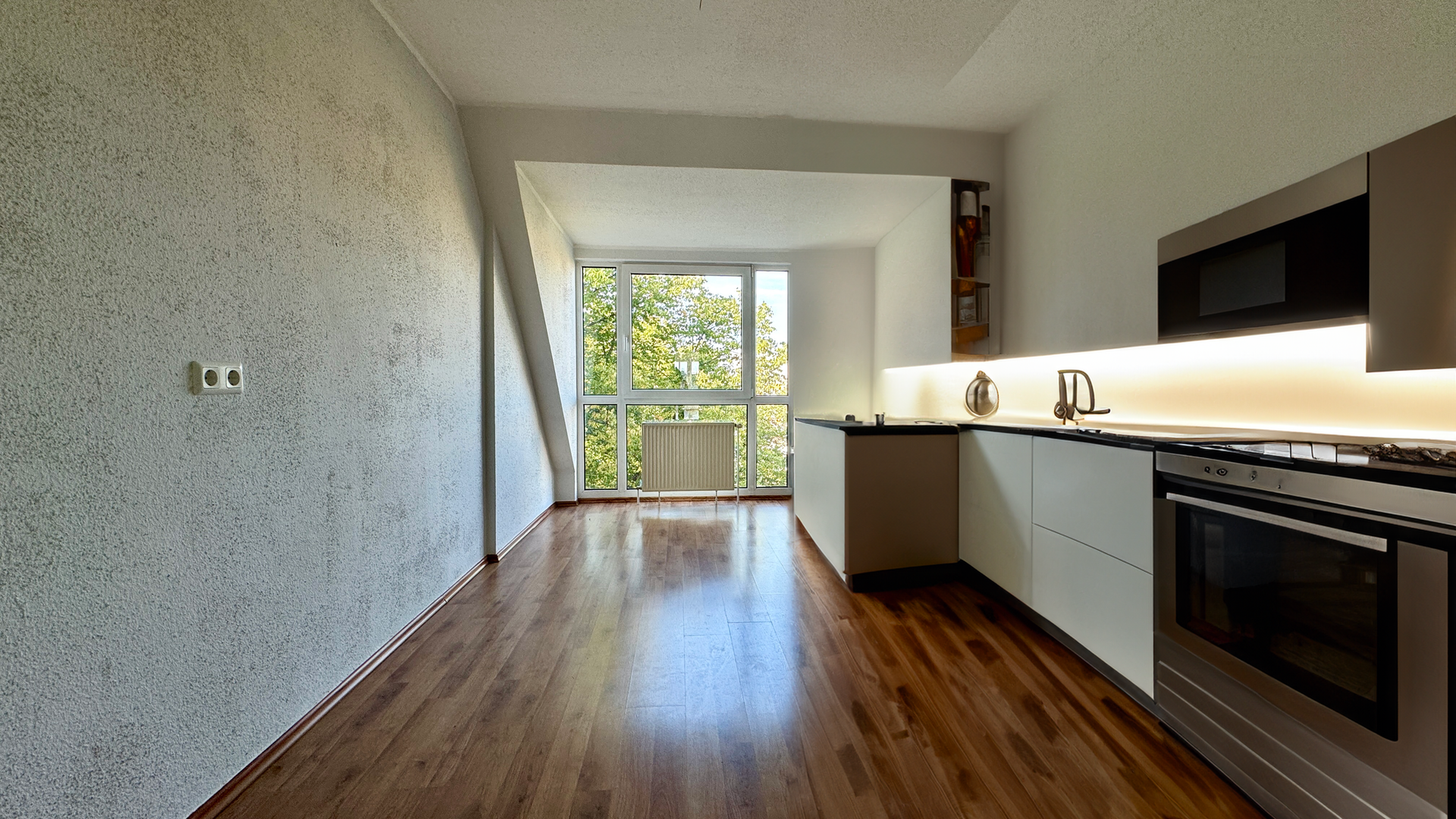 Großzügige 3-Zimmer-Dachgeschosswohnung mit Balkon und toller Anbindung in historischer Lage – Berlin