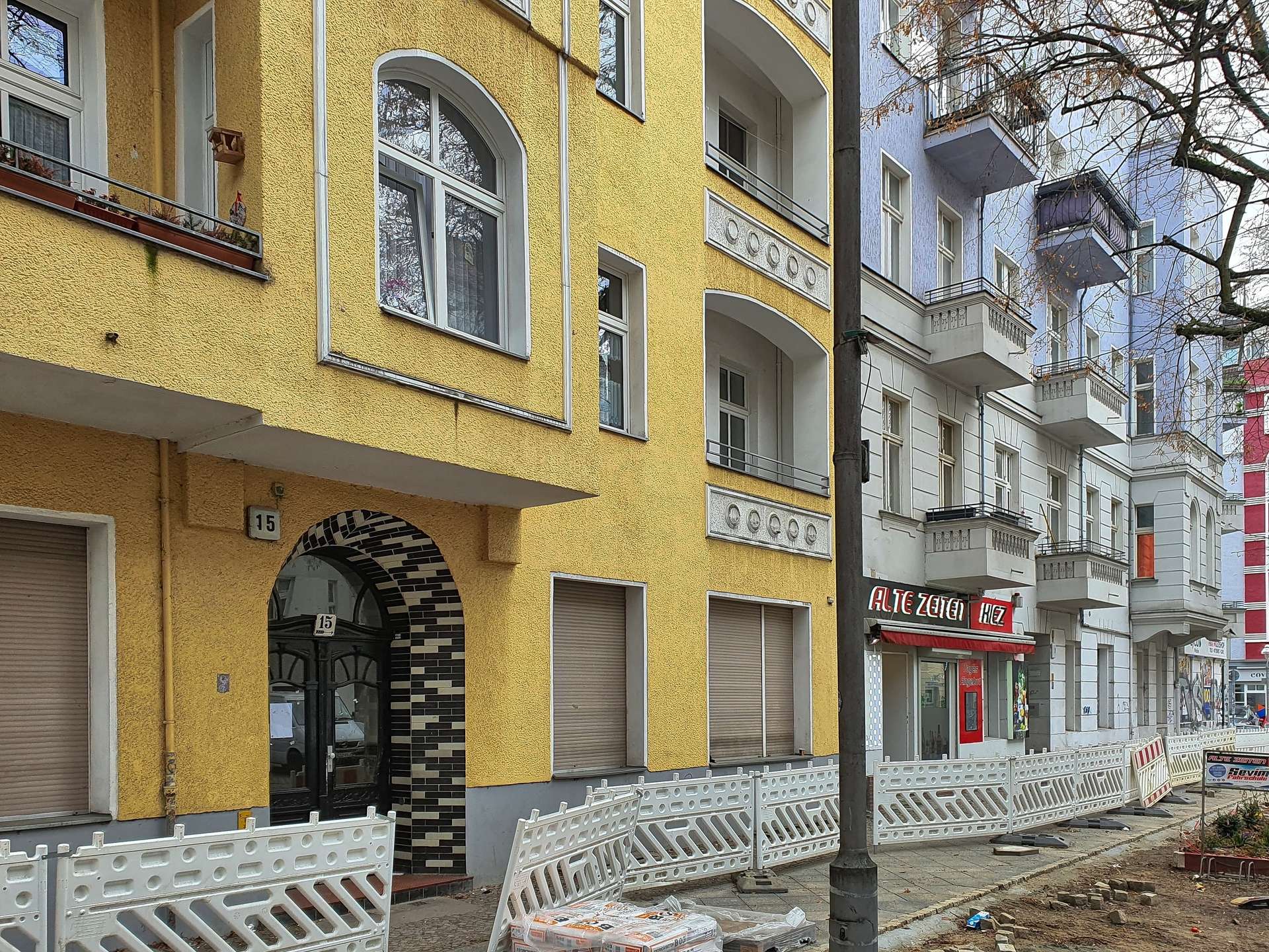 Helle 1-Zimmer-Wohnung mit großer Küche im schönen Altbau in Berlin-Mitte – Berlin