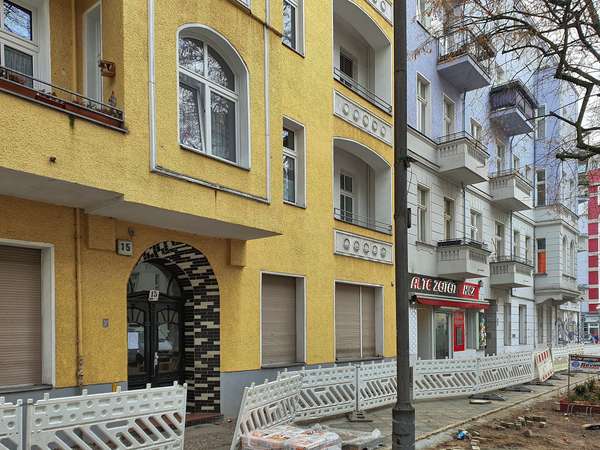 Helle 1-Zimmer-Wohnung mit großer Küche im schönen Altbau in Berlin-Mitte