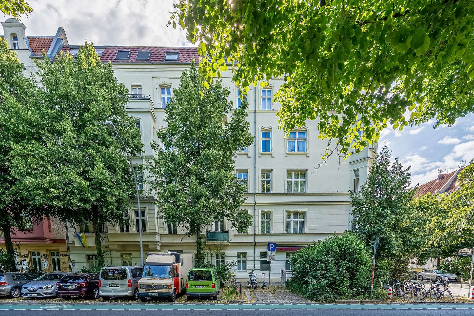 Großzügige 3,5-Zimmer-Altbauwohnung mit Balkon – stilvoll renoviert und modernisiert – Berlin