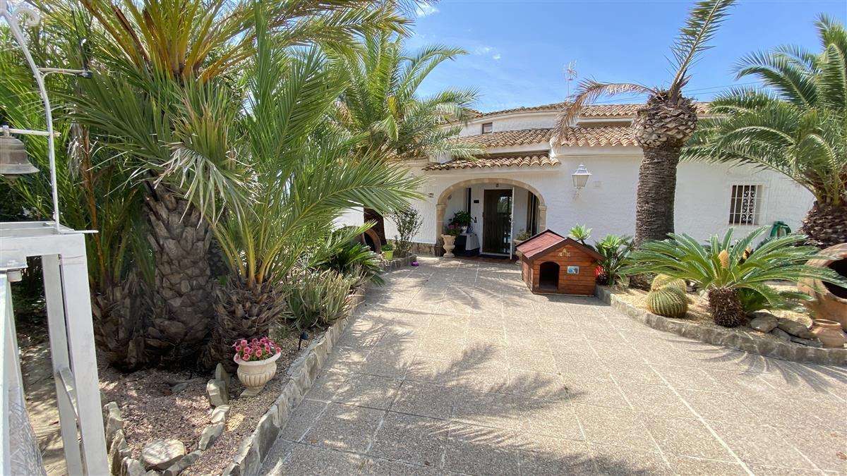 Villa mit 18 Schlafzimmern und 9 Badezimmern in Calpe| Ref: SCR0264 – Calpe