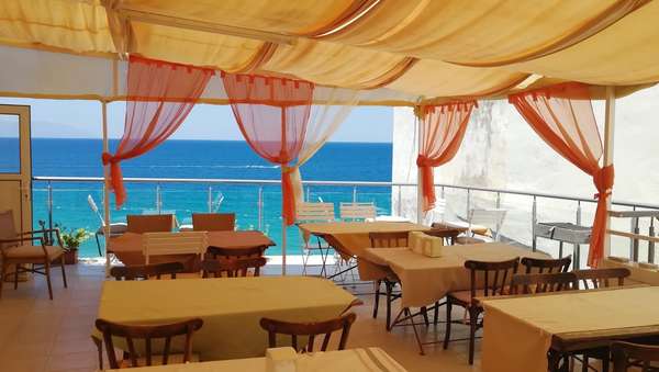 PENSION-APART HOTEL in KUSADASI/AYDIN Kadinlar Denizi LADIES BEACH 50 m. zum Strand, tolle Terrasse!