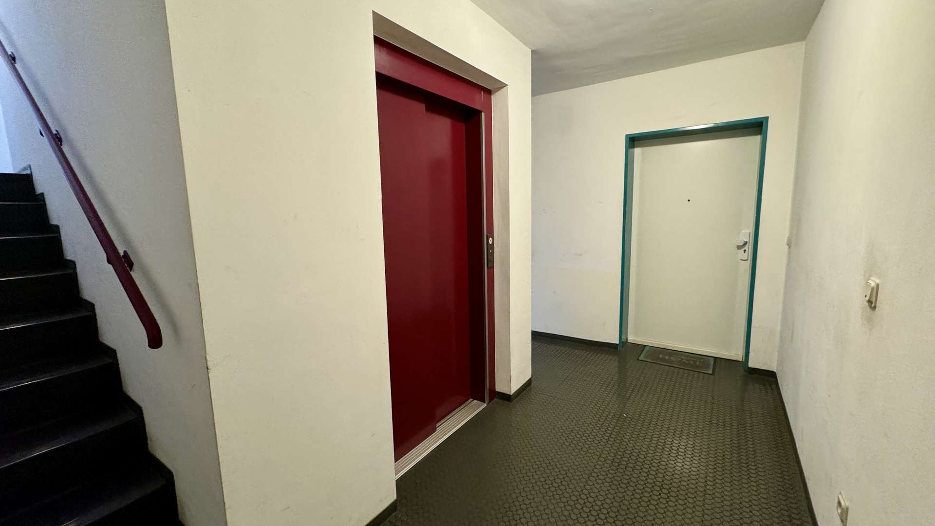 Großzügige 3-Zimmer-Dachgeschosswohnung mit Balkon und toller Anbindung in historischer Lage – Berlin
