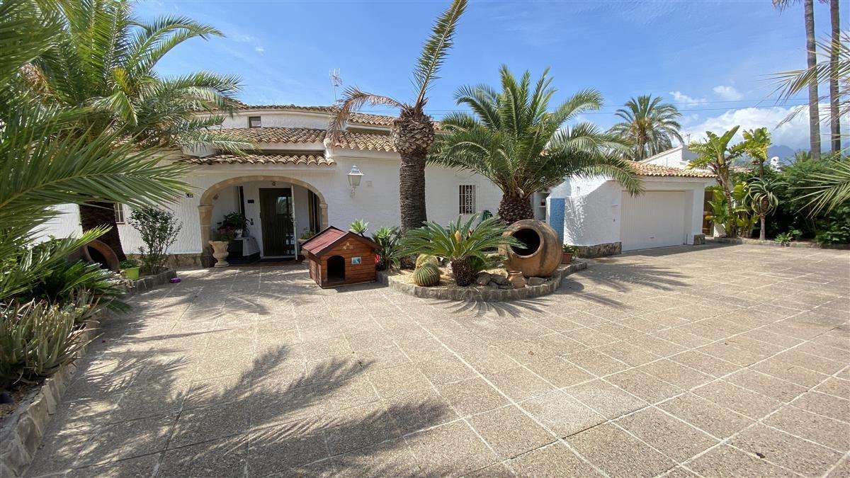 Villa mit 18 Schlafzimmern und 9 Badezimmern in Calpe| Ref: SCR0264 – Calpe