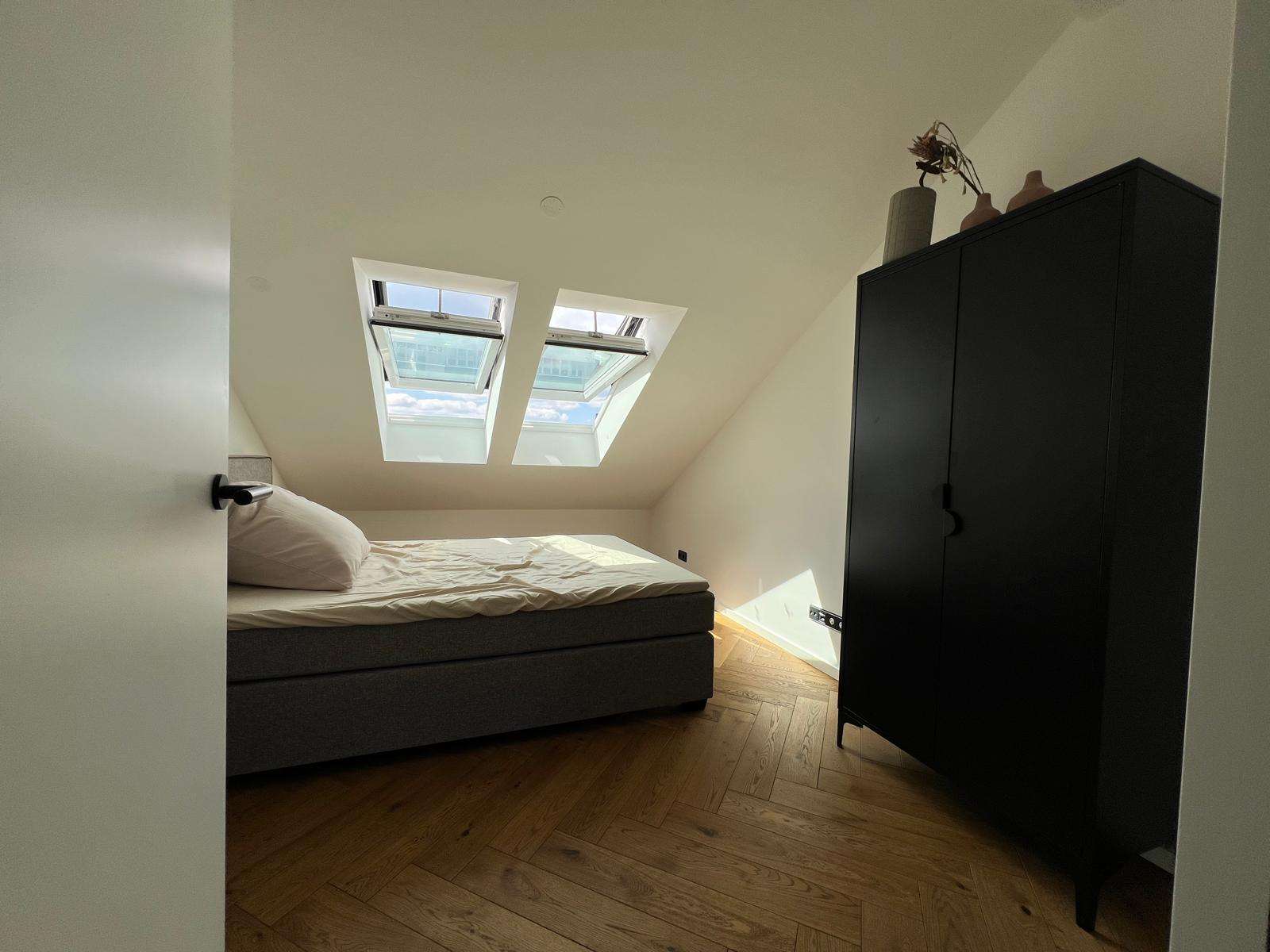 Helle und moderne Dachgeschoß – Berlin