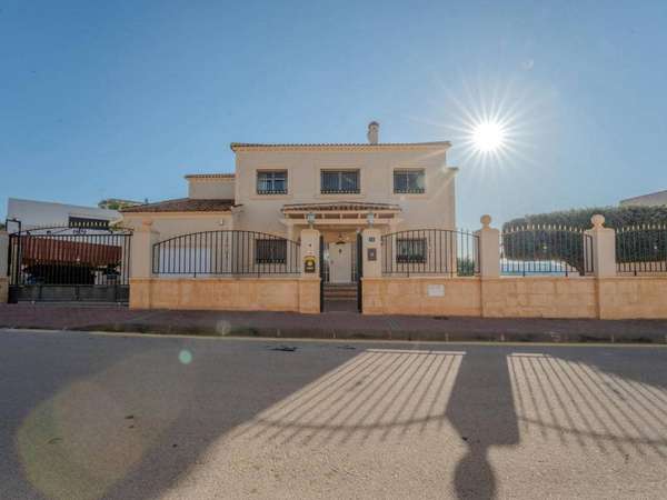 Villa mit 9 Schlafzimmern und 5 Badezimmern in San Fulgencio| Ref: MA-18028-rev