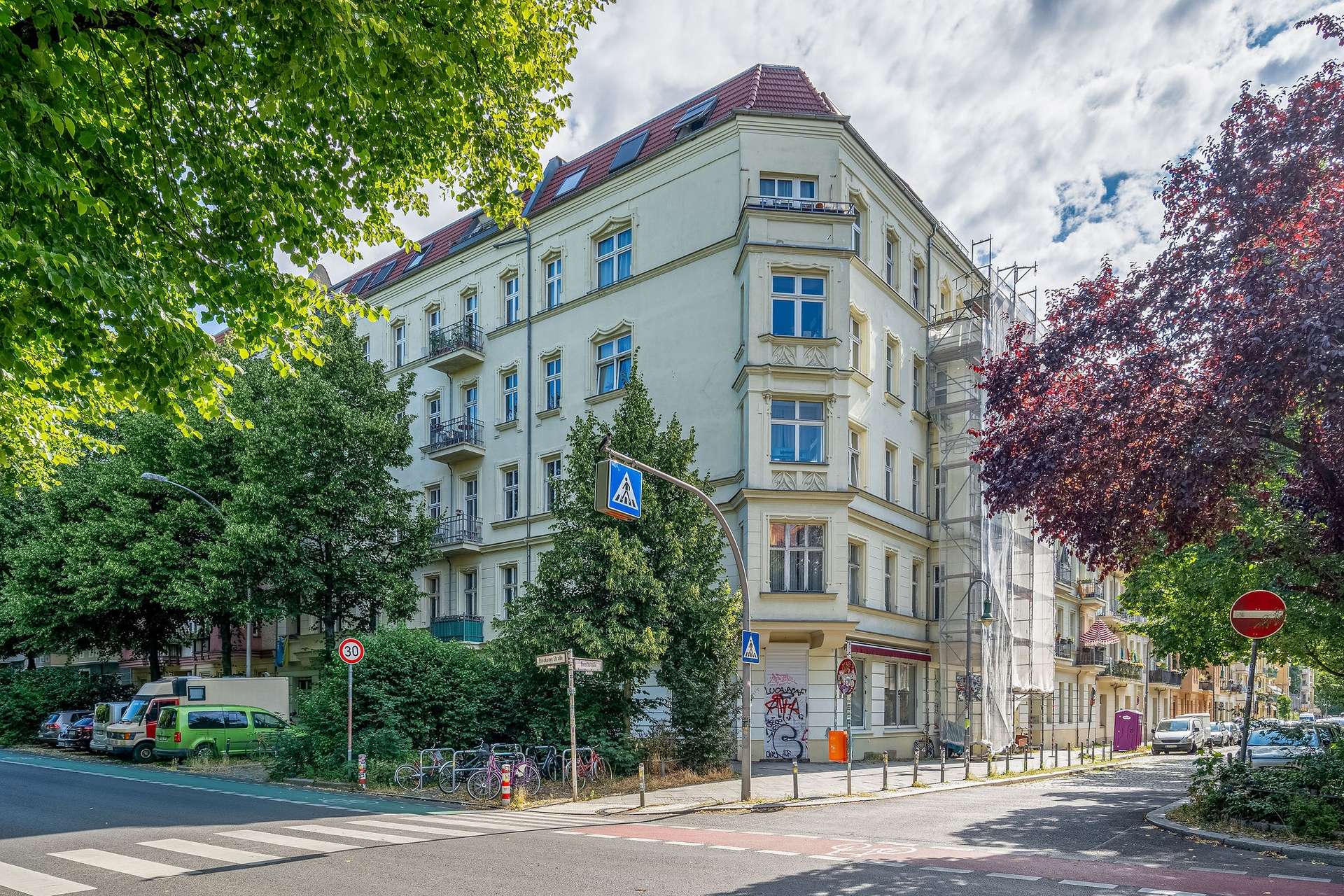 Großzügige 3,5-Zimmer-Altbauwohnung mit Balkon – stilvoll renoviert und modernisiert – Berlin