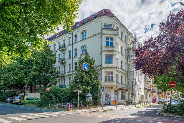 Großzügige 3,5-Zimmer-Altbauwohnung mit Balkon – stilvoll renoviert und modernisiert