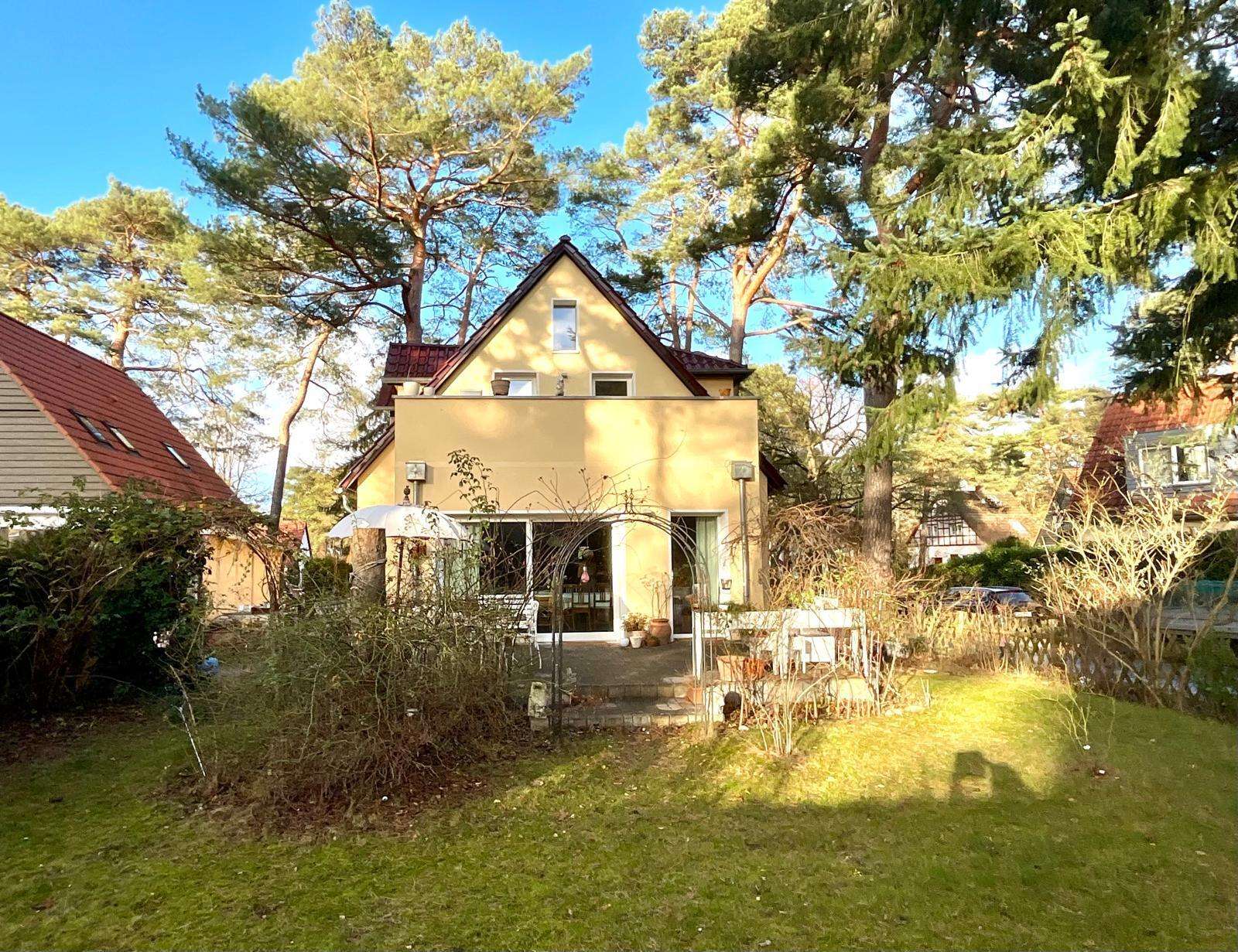 Zehlendorf um die Ecke: Einfamilienhaus in idyllischer Lage mit vier Schlafzimmer – Kleinmachnow