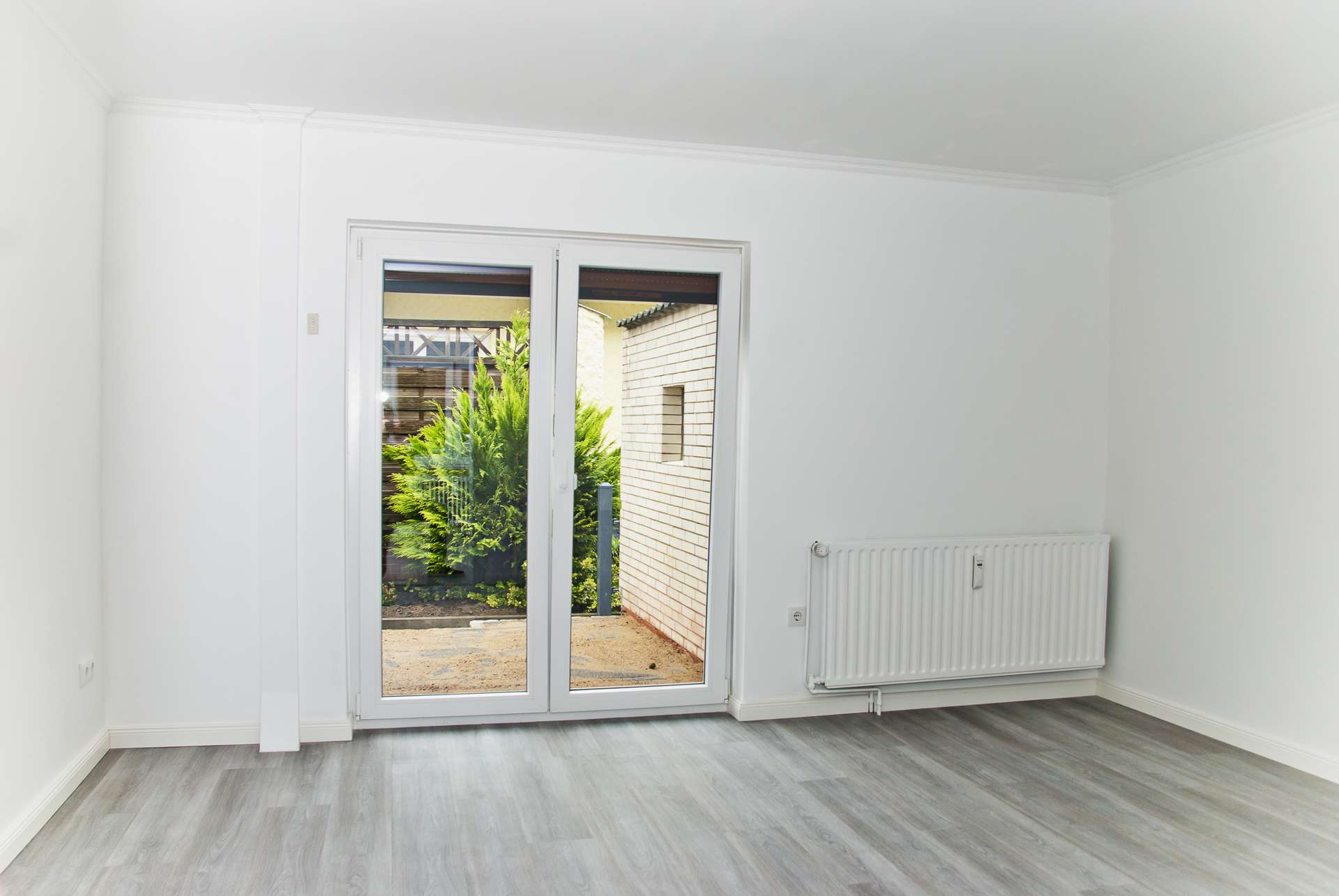 Vielseitiges Zweifamilienhaus mit drei Wohneinheiten und weitläufigem Garten – Schenefeld