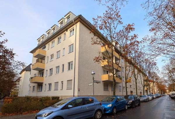 Stilvolle 2,5-Raum-Wohnung mit Einbauküche in Berlin Spandau