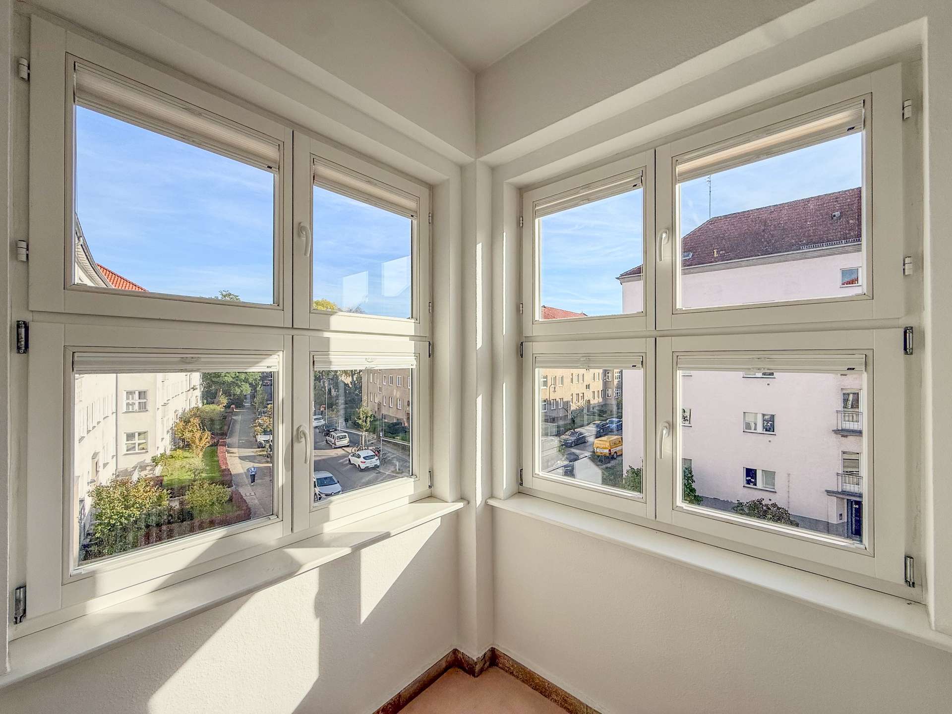 Sonnige 2,5 Zimmer-Wohnung mit Wintergarten, Gartenblick & neuem Bad – Berlin