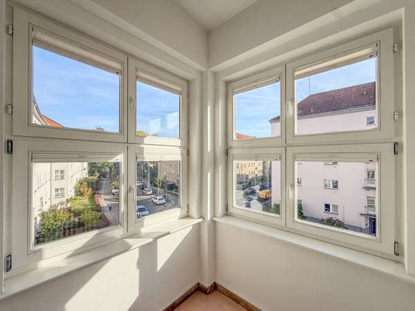 Sunny 2.5 room apartment with winter garden, garden view & new bathroom