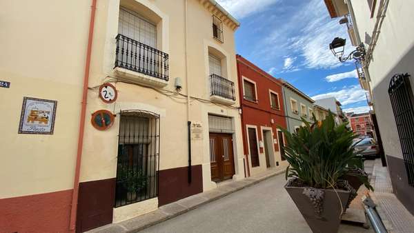 Haus mit 4 Schlafzimmern und 2 Badezimmern in Jalon| Ref: SCR00292