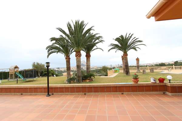Villa mit 5 Schlafzimmern und 3 Badezimmern in Calpe| Ref: SCR0040