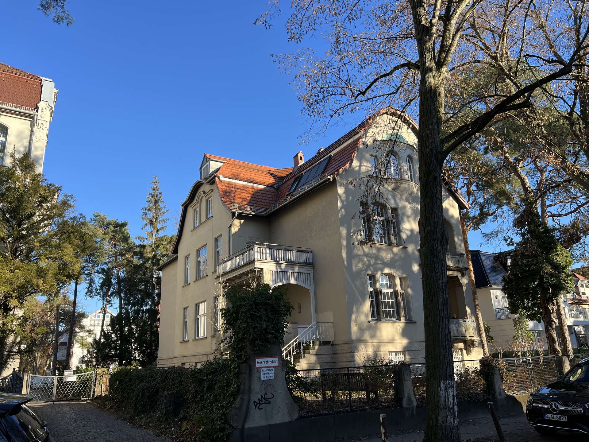 Grunewalder Wohntraum: Villenetage im ehemaligen Direktorenhaus mit viel Gestaltungspotenzial – Berlin