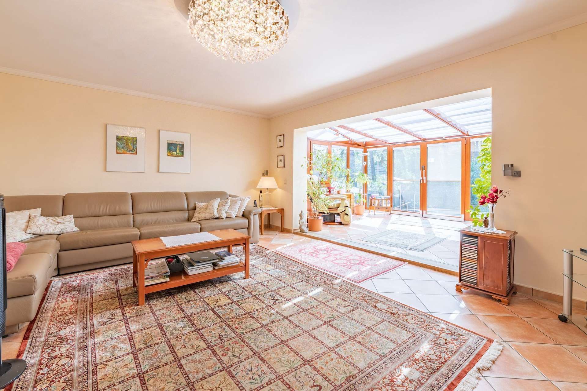 Gepflegtes Einfamilienhaus mit Pool und Wintergarten in idyllischer Lage in Potsdam – Potsdam