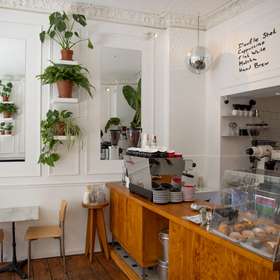 Turn-Key Art Café in Prenzlauer Berg – voll ausgestattet & sofort betriebsbereit