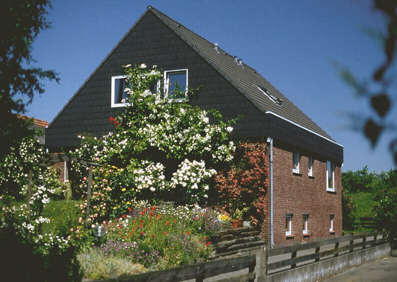 Großzügiges vermietetes Einfamilienhaus inkl. Gästehaus im alten Land – Jork – Außenansicht