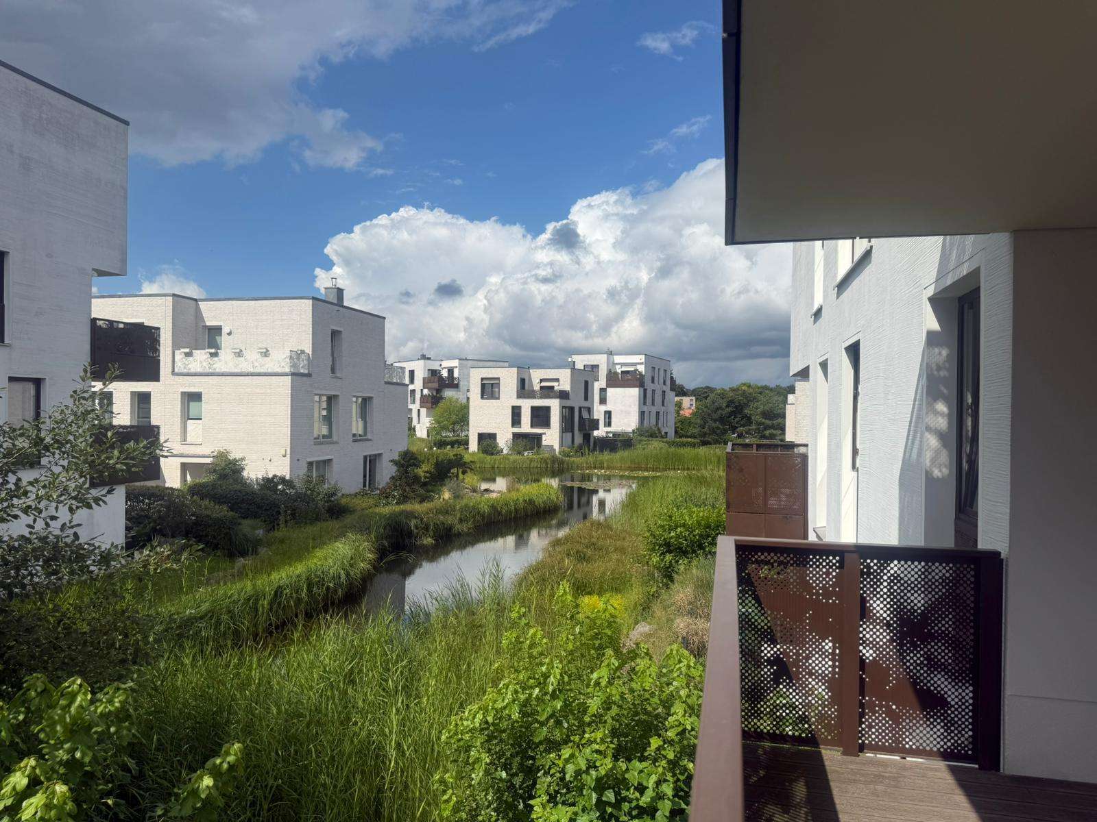 Neuwertige 3 Zimmer Wohnung mit Balkon und Gäste WC im 1.OG vom begehrten Fünf Morgen – Berlin