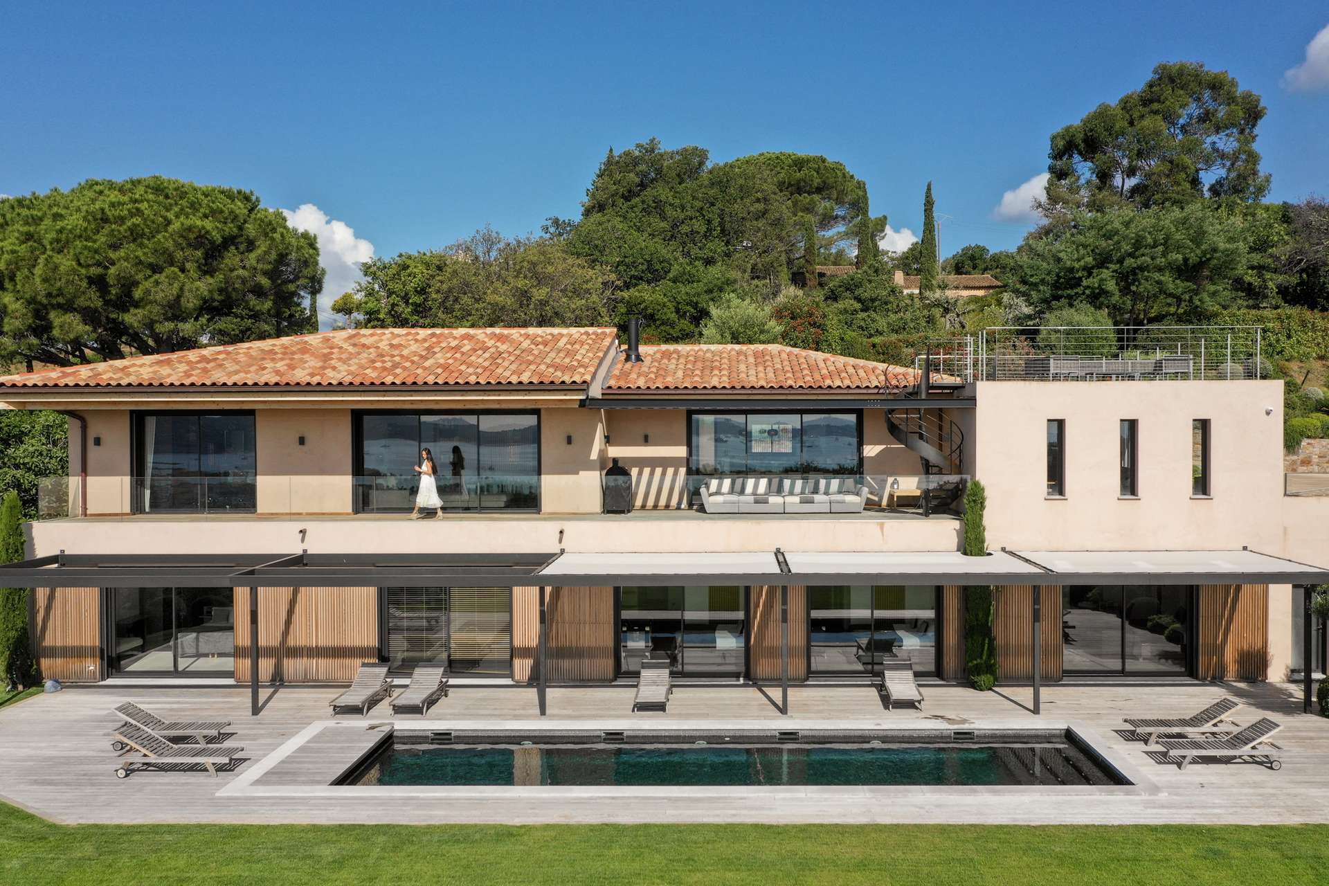 Traumhafte Luxusvilla in Grimaud: Panoramablick auf Berge und Meer! – Grimaud