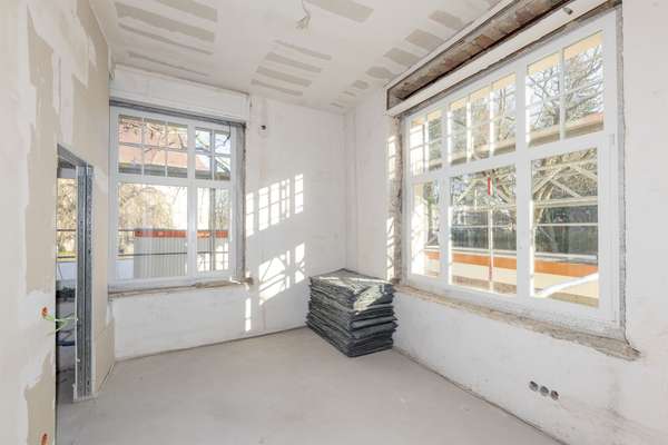Sanierte und bezugsfreie Altbauwohnung in Dahlem - barrierefrei und mit Aufzug!