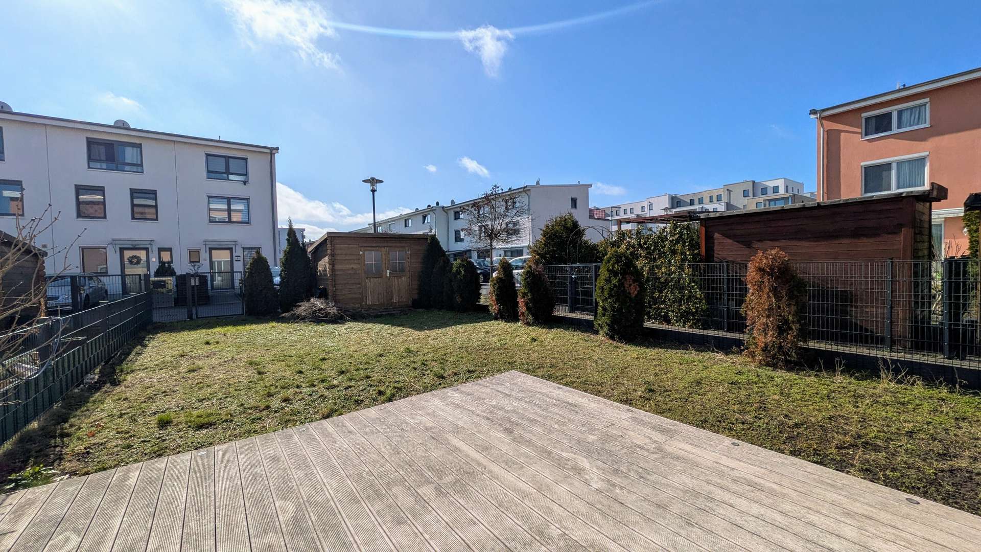 Exklusives Reihenendhaus am Wasser: Elegantes Wohnen im Grünen | Exclusive House by the Water – Berlin