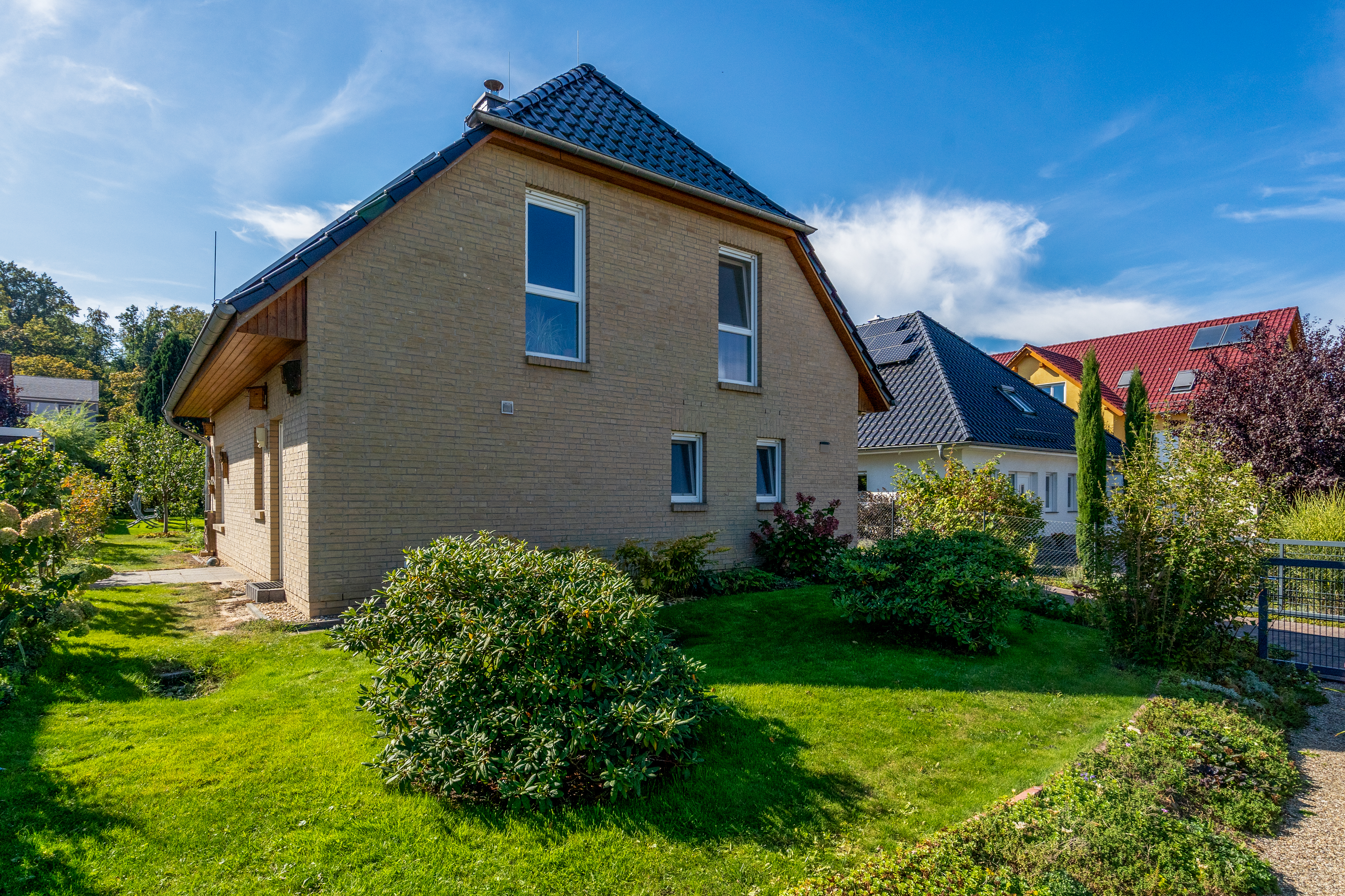 Am Park Sanssouci gelegen! Einfamilienhaus (BJ: 2007) Energieeffizienzklasse A+ (Umweltwärme) – Potsdam