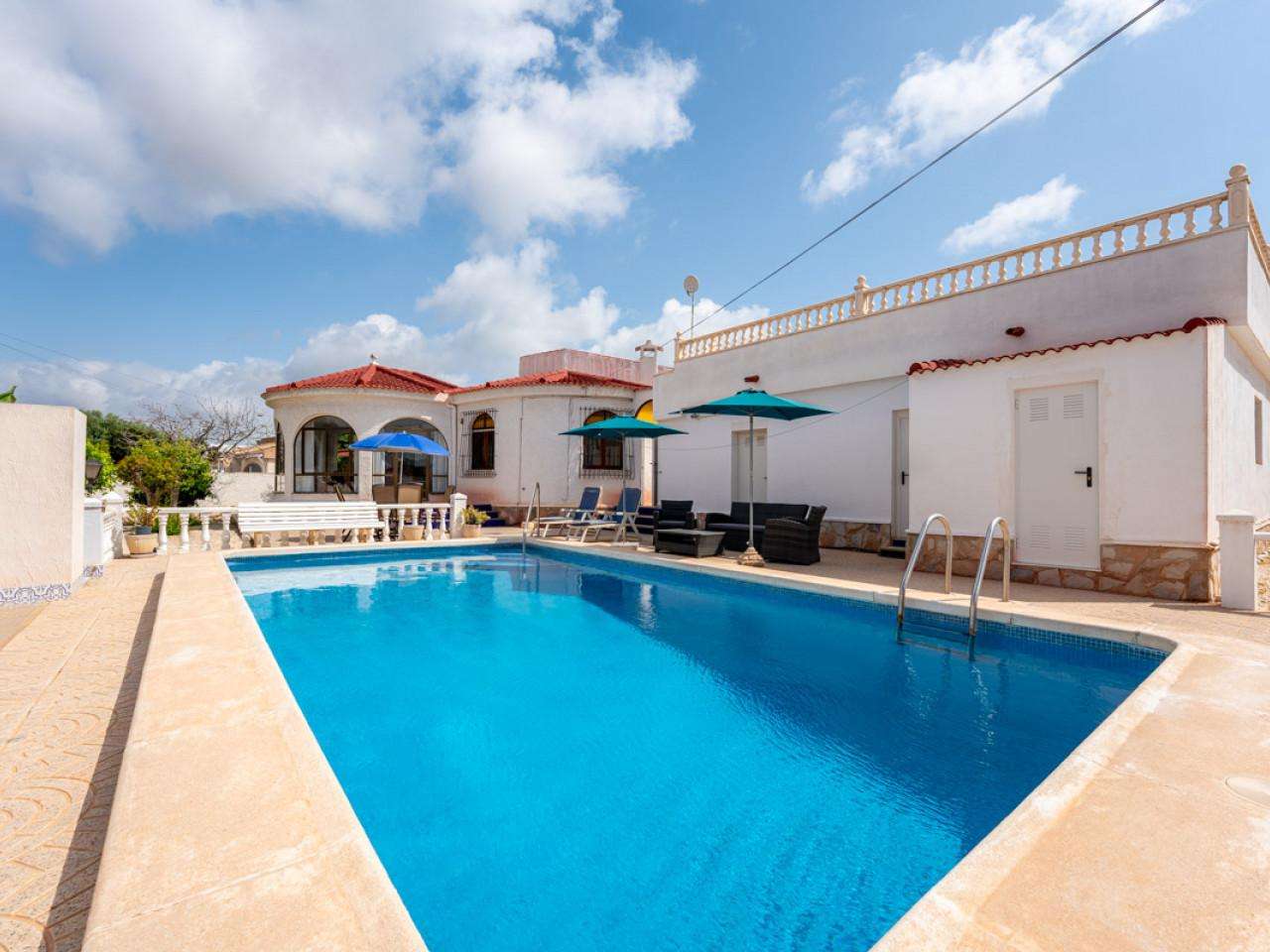 Villa mit 3 Schlafzimmern und 3 Badezimmern in Torrevieja| Ref: MA-17987-rev – Torrevieja