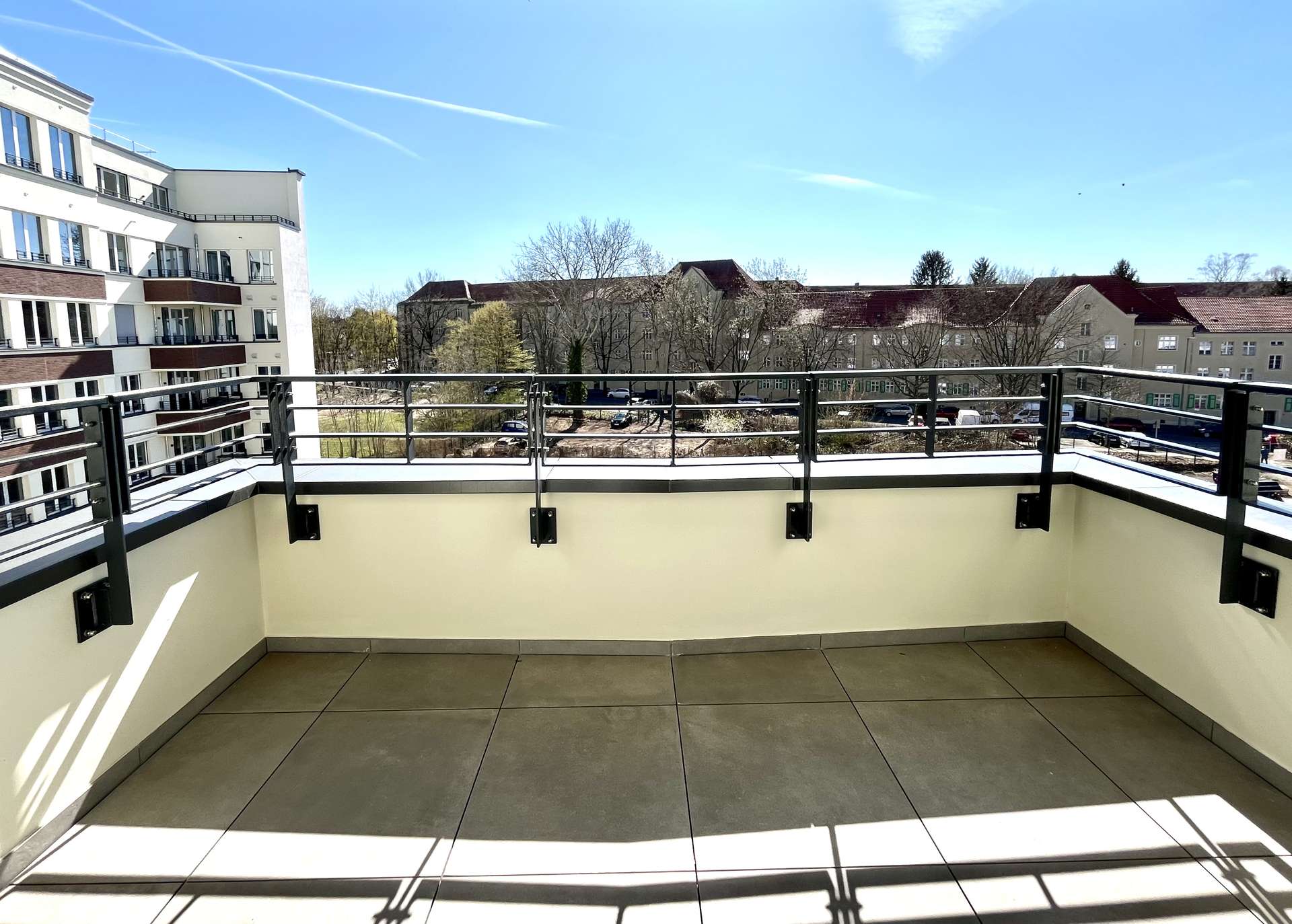 Einziehen & Wohlfühlen: Moderne 2-Zimmer-Neubauwohnung im 3. OG in Berlin-Wilmersdorf – Berlin – Außenansicht