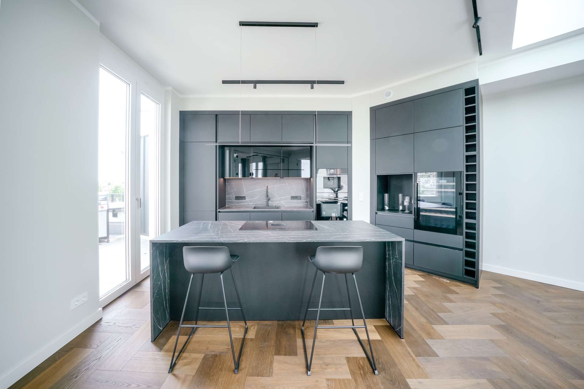 Komplett ausgestattetes, neuwertiges Penthouse mit 3 Dachterrassen und TG-Stellplätzen im beliebten Rheingauviertel – Berlin – Innenansicht