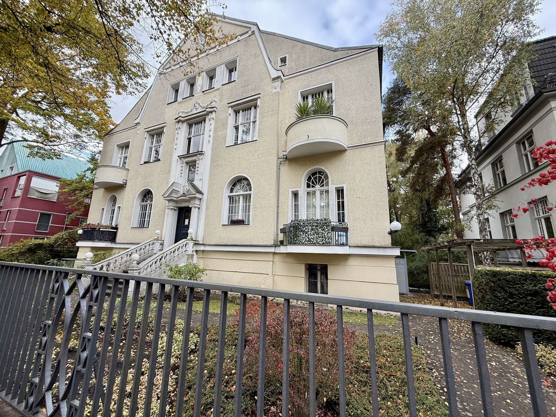 Nur 150 Meter vom Roseneck entfernt – Berlin