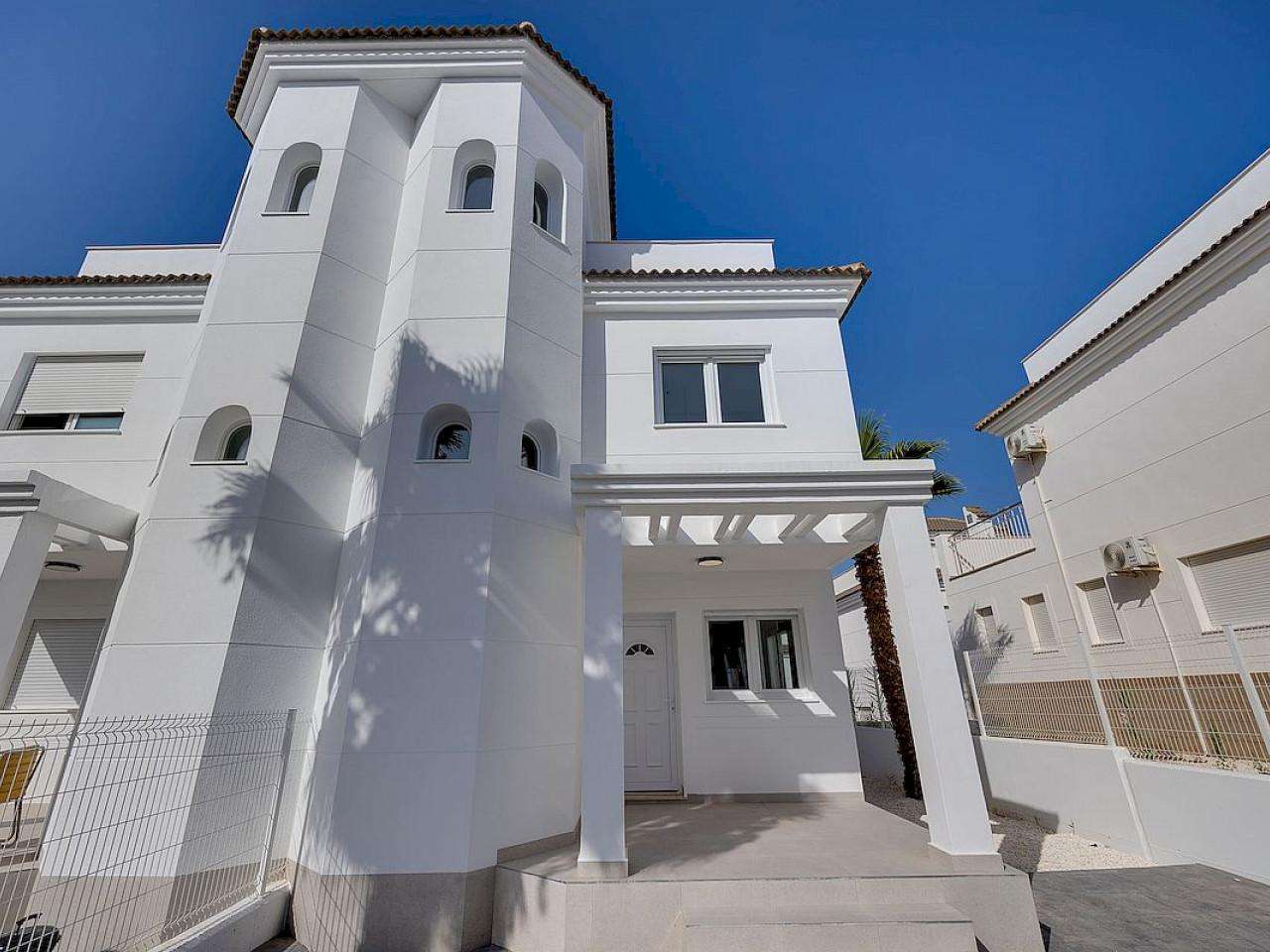 Neubau Villas mit 3 Schlafzimmern und 3 Badezimmern in La Marina| Ref: MA-2335B – La marina