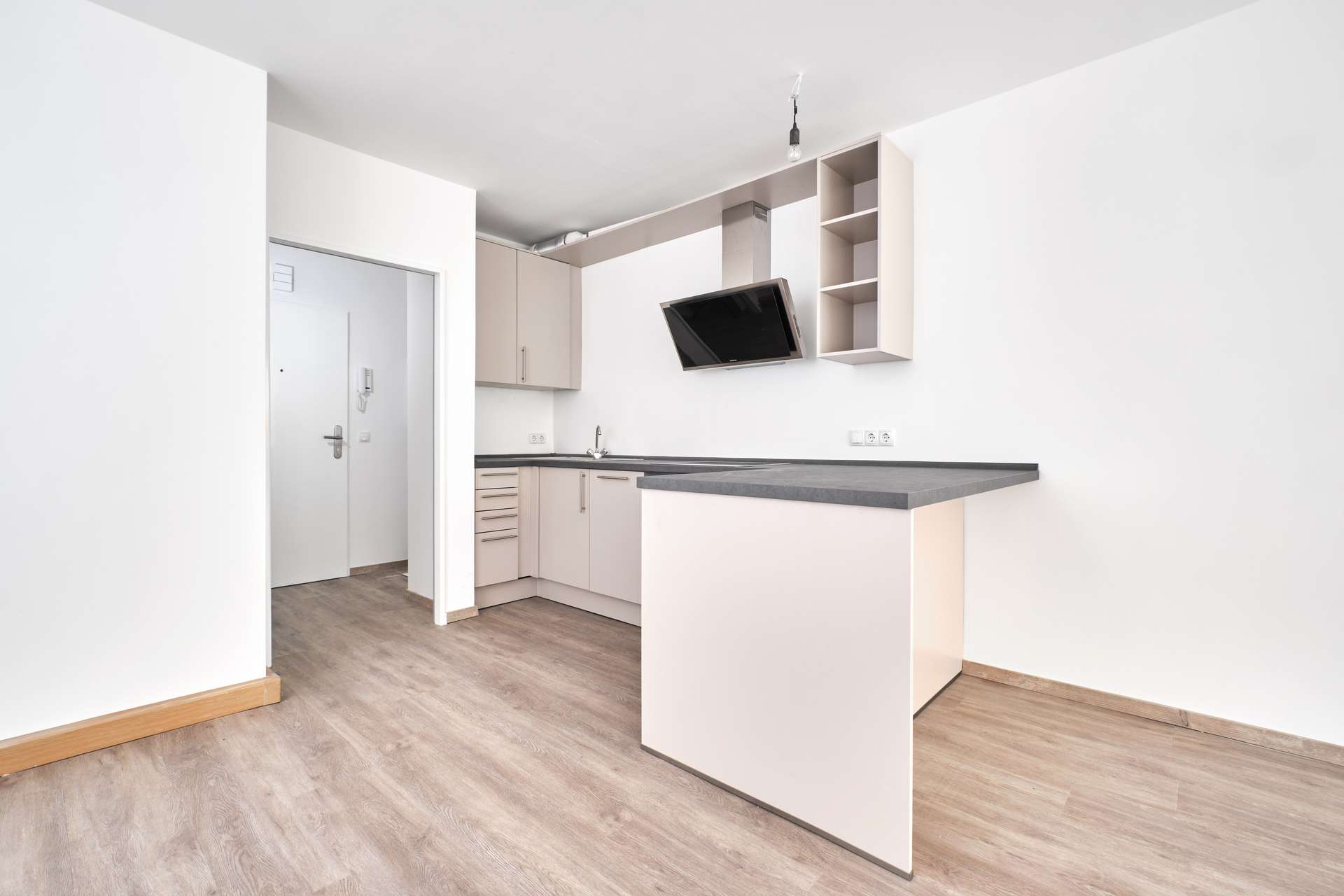 Traumwohnung in Toplage Gatow: Direkt am Wasser, 2,5 Zimmer, 2 Bäder & Balkon – Berlin