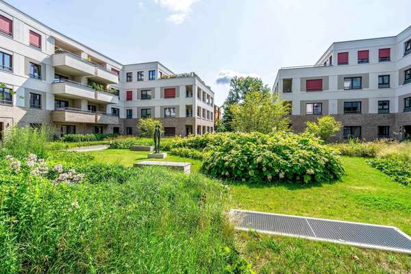 Feinste Dahlem Lage 4 Zimmer 2 Bäder 2 Balkone und TG Platz