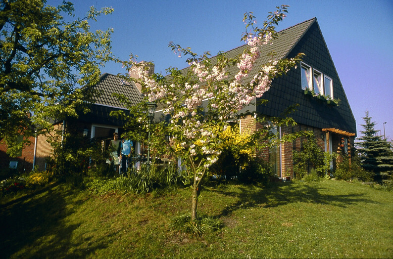 Großzügiges vermietetes Einfamilienhaus inkl. Gästehaus im alten Land – Jork – Außenansicht