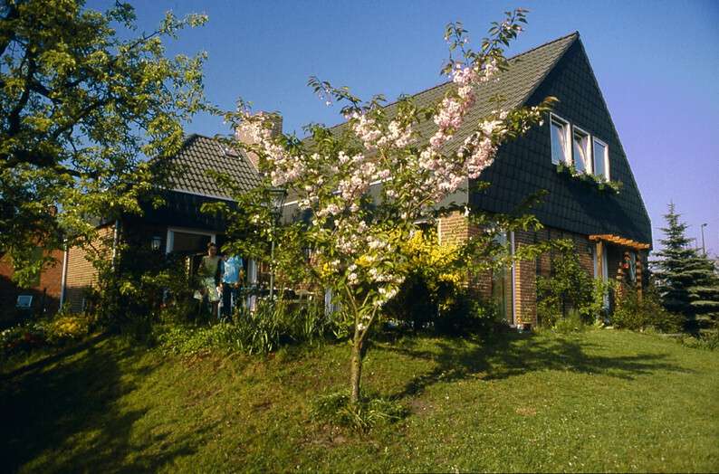 Großzügiges vermietetes Einfamilienhaus inkl. Gästehaus im alten Land – Jork – Außenansicht
