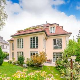 Berlin-Grunewald: Etagenwohnung in Villa mit separater Wellness-Etage und 12-Meter- Indoorpool