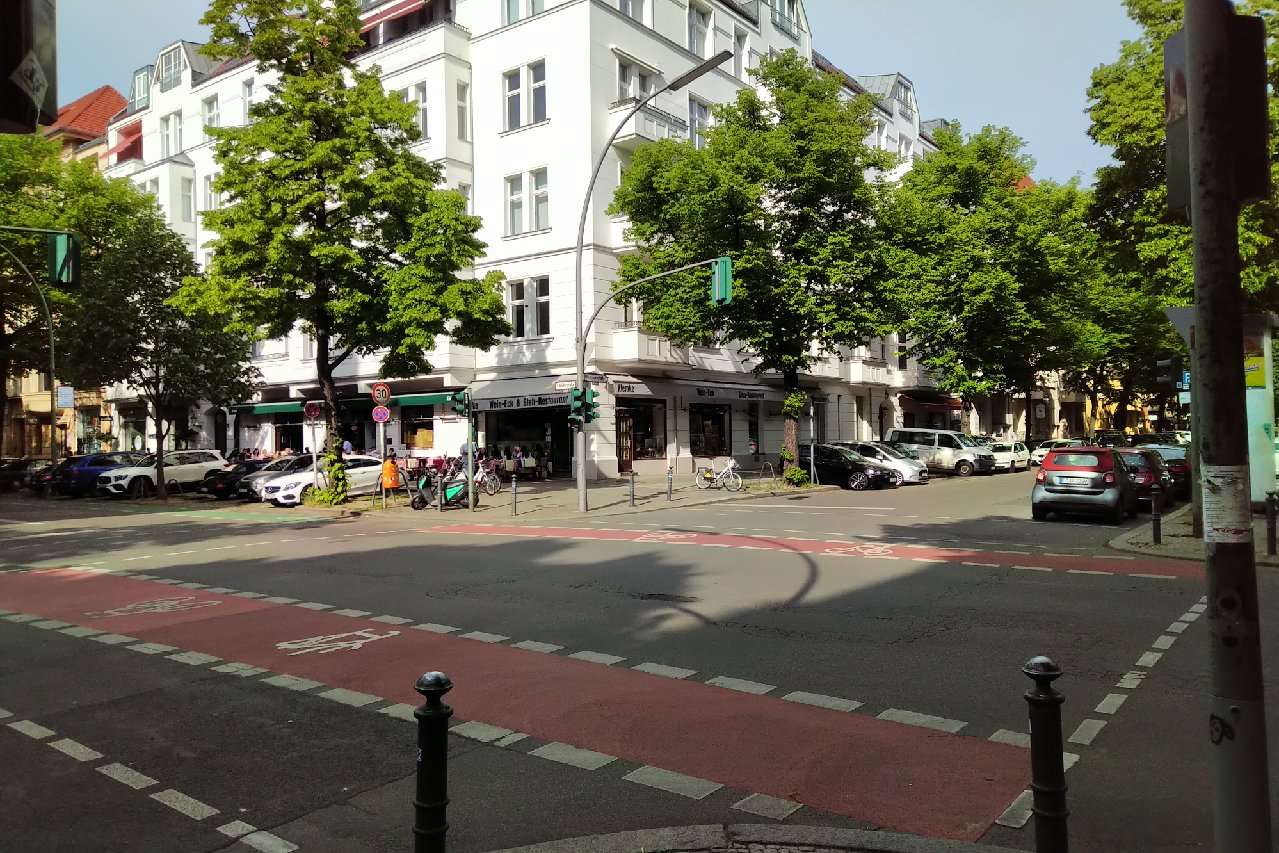Repräsentative Gewerbeimmobilie mit ikonischem Restaurantstandort in Charlottenburg – Berlin