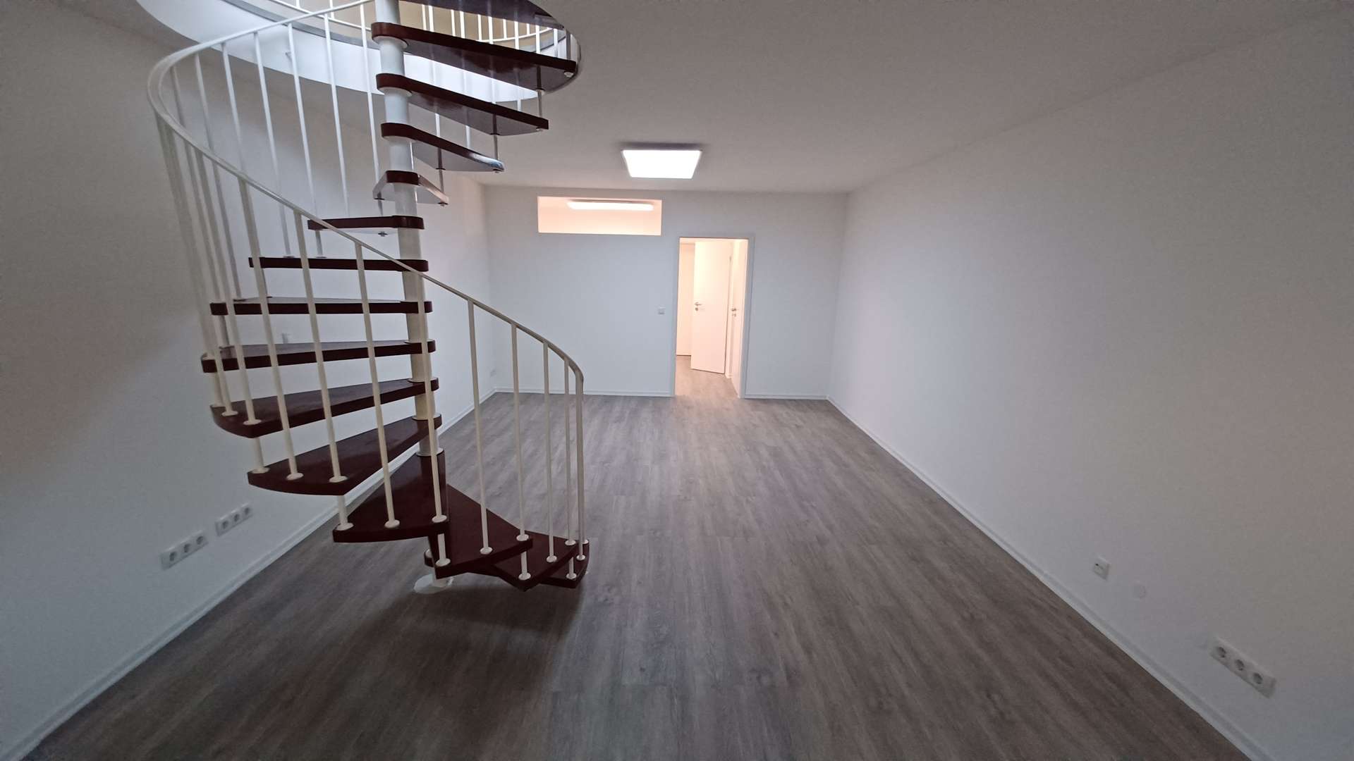 Traumwohnung in Toplage Gatow: Direkt am Wasser, 2,5 Zimmer, 2 Bäder & Balkon – Berlin
