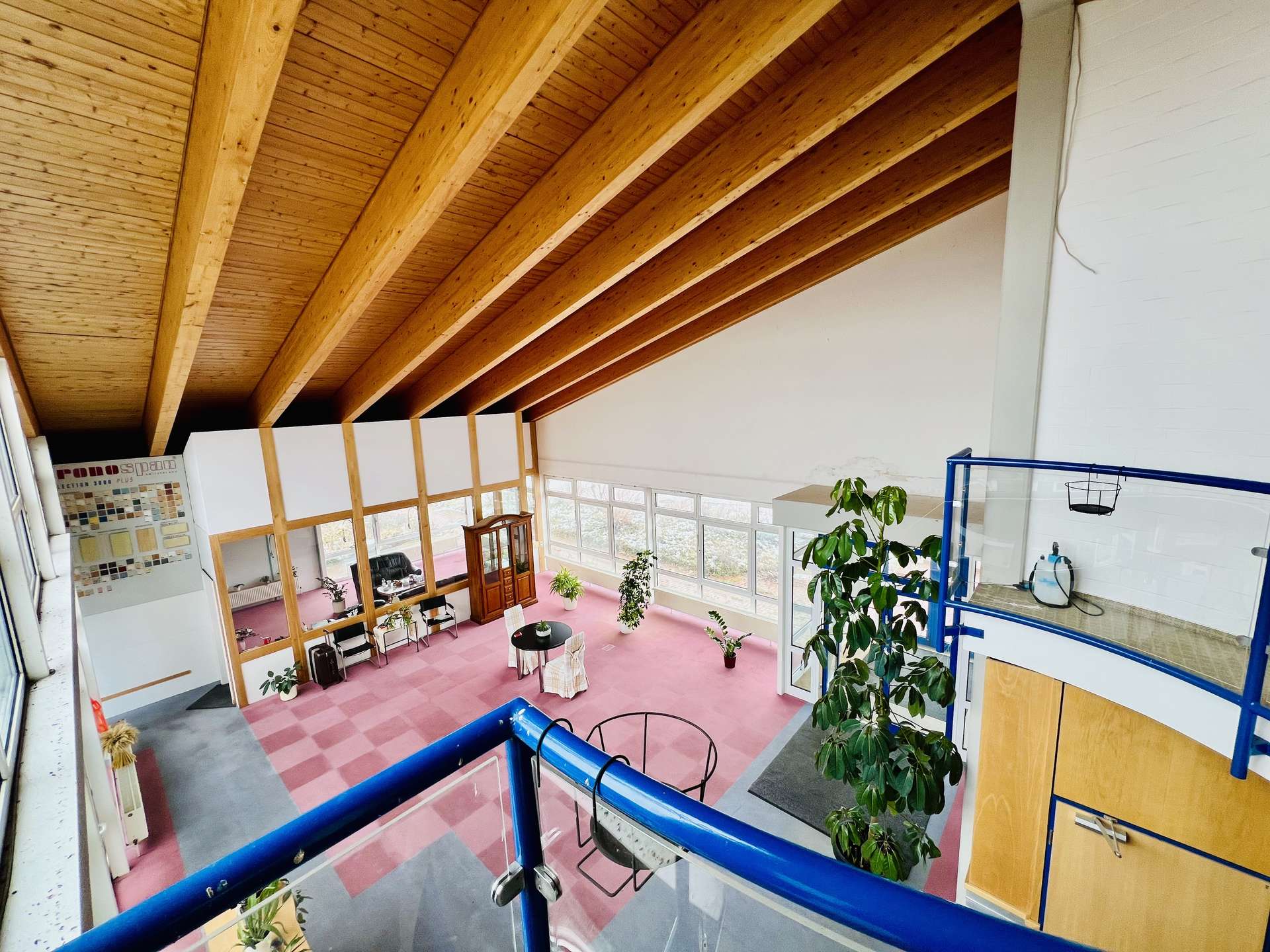 Großzügiges Gewerbegrundstück mit Bürogebäude und Hallen – Zerbst/Anhalt