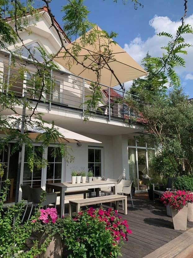 Lichtdurchflutetes Architektenhaus in traumhafter Seelage – Falkensee